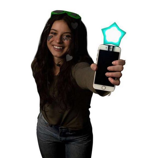 Hra Let's Glow Studio Famosa